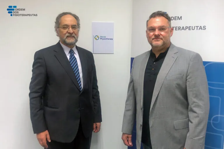 António Lopes recebendo em Lisboa M Landry, Presidente da World Physiotherapy